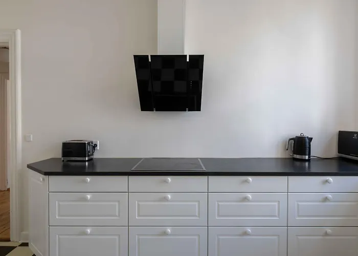 Lovely 3Br Manor Apartment 5 Min From Tivoli Gardens