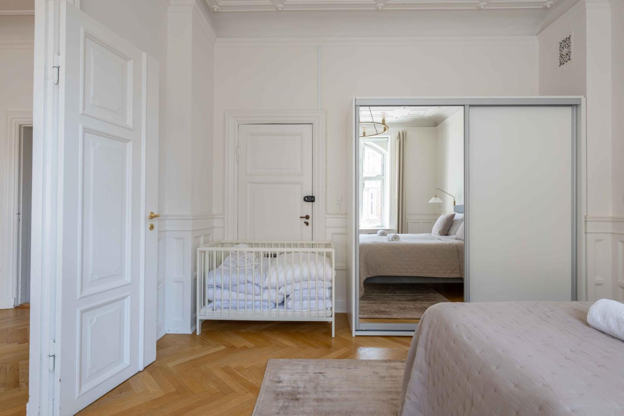 Lovely 3br Manor 5 Min From Tivoli Gardens Lejlighed København